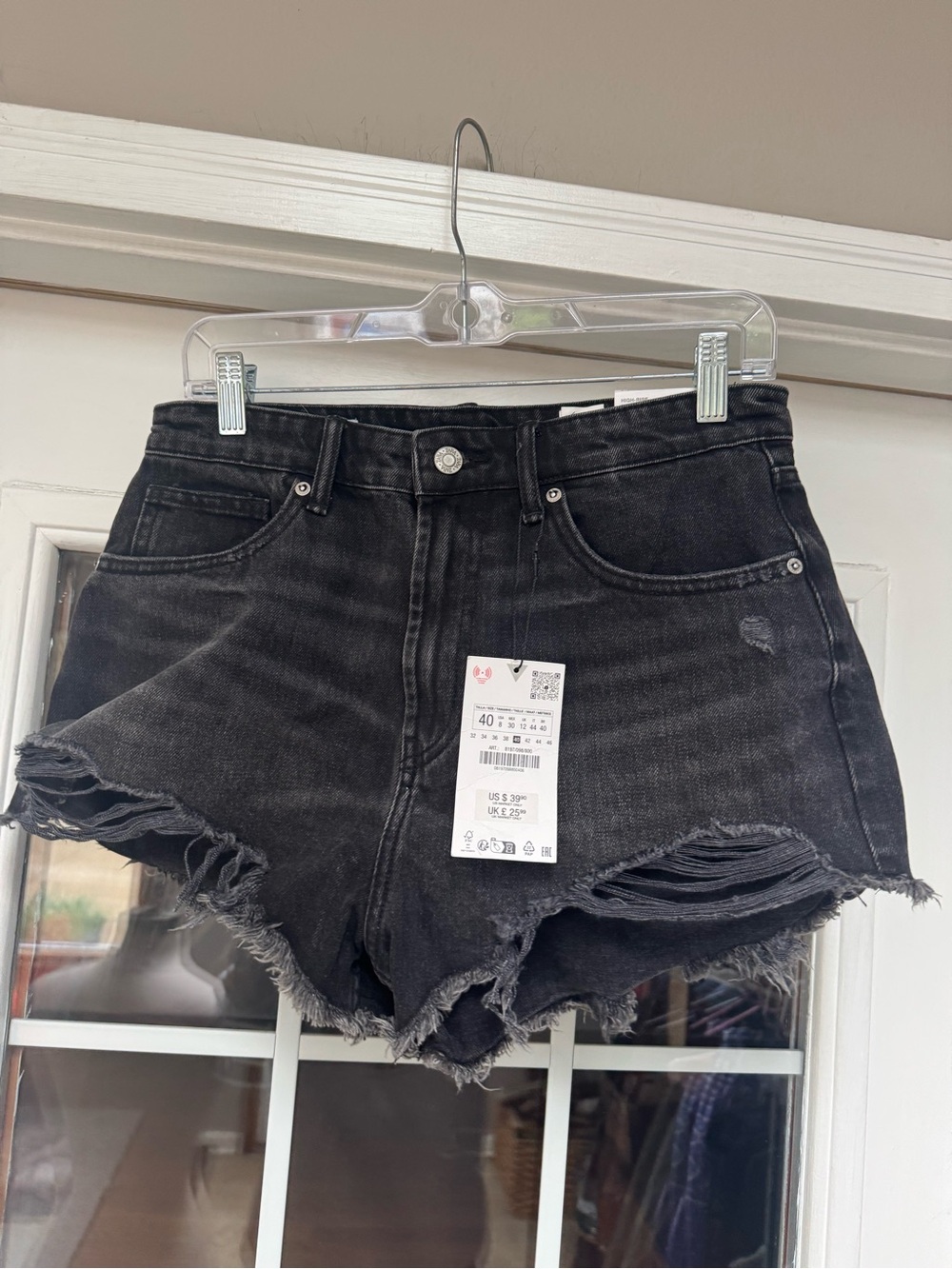 NWT Zara High-Rise Curved Denim Shorts Frayed Faded Black Size 8 / EUR 40